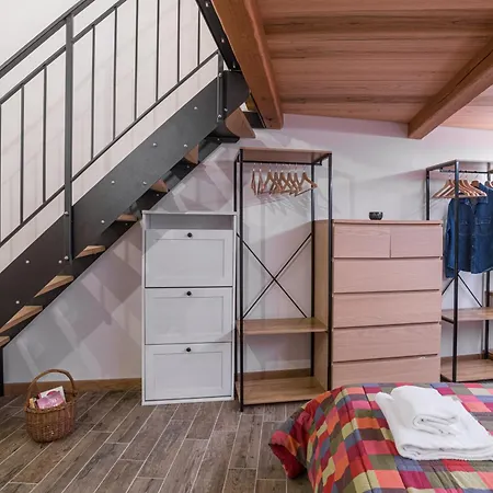 Guesthost - Il Cedro - Cozy House For 4 Moltrasio