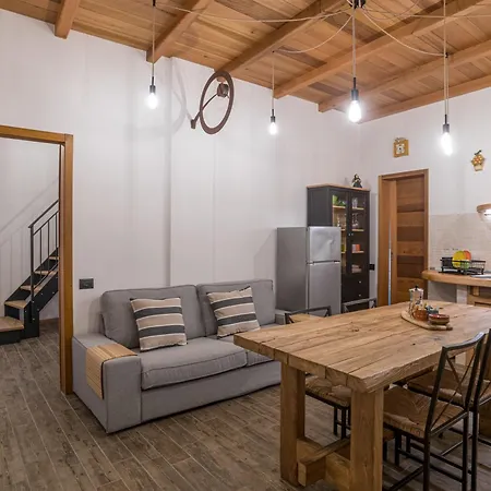 Guesthost - Il Cedro - Cozy House For 4