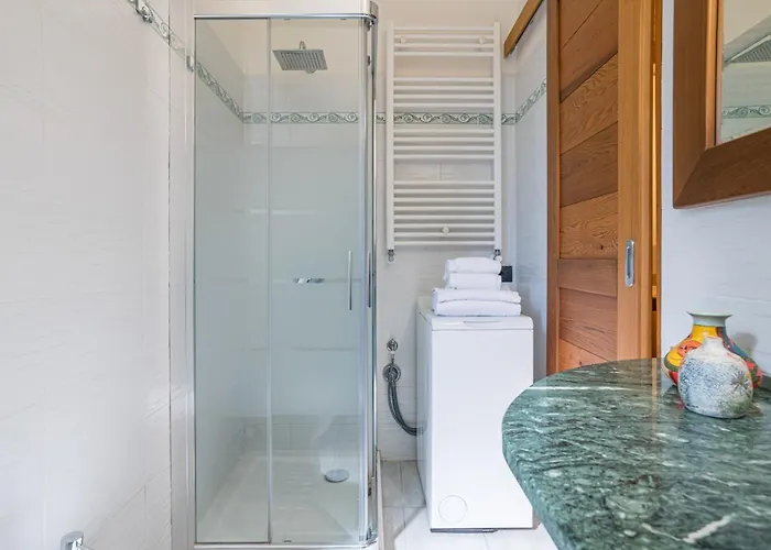 Guesthost - Il Cedro - Cozy House For 4 * Moltrasio