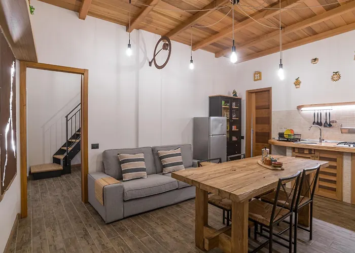 Guesthost - Il Cedro - Cozy House For 4